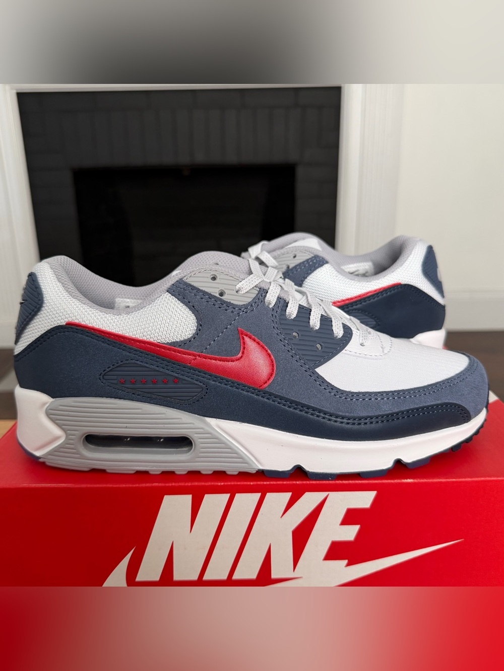 Nike Air Max 90 x New England Patriots - Mens Size 9.5 - (II7591-100)